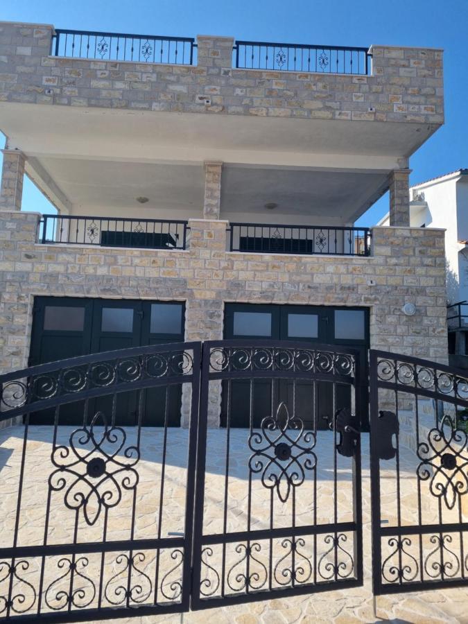 Apartmani Tamaris Vinišće Exterior foto