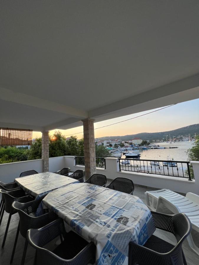 Apartmani Tamaris Vinišće Exterior foto